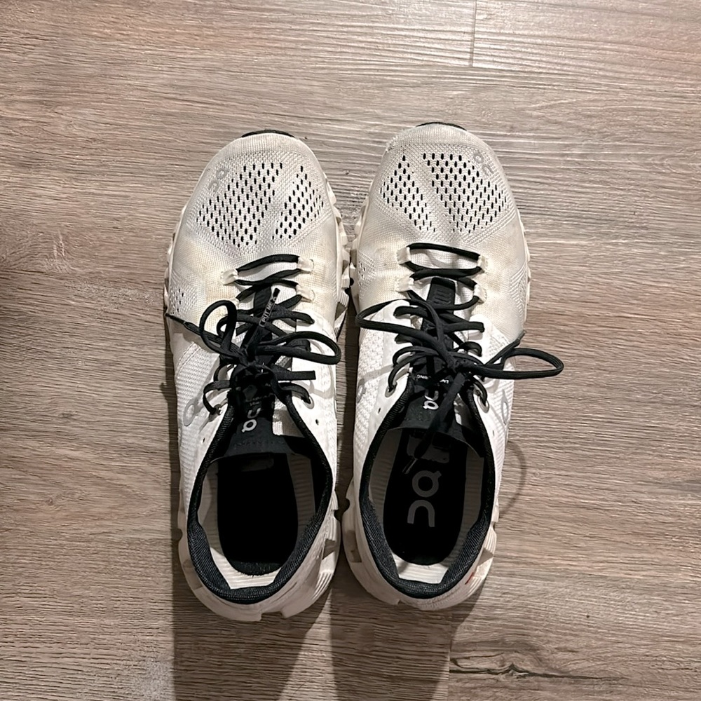 On Cloud women’s 8.5 running shoes